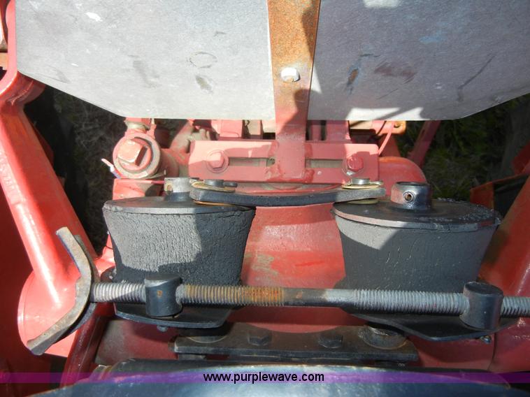 image for item 2227 1964 International 424 tractor