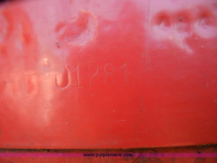 image for item 2227 1964 International 424 tractor