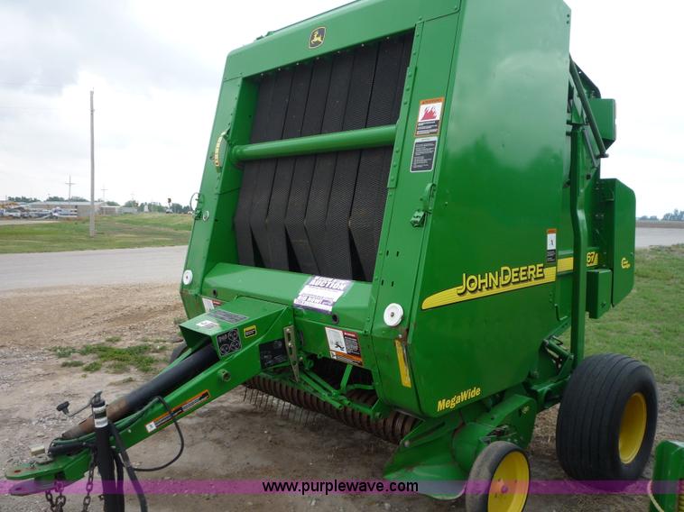 image for item 2950 2005 John Deere 567 round baler