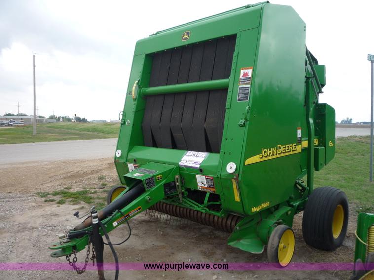 image for item 2950 2005 John Deere 567 round baler
