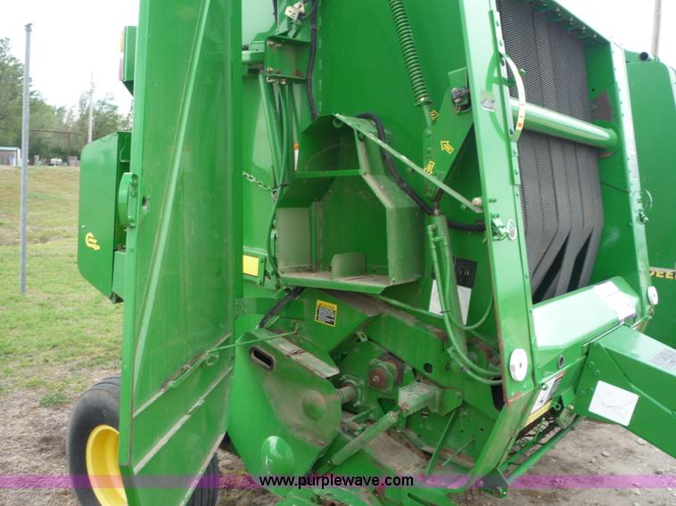 image for item 2950 2005 John Deere 567 round baler