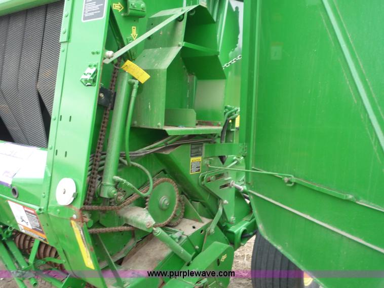 image for item 2950 2005 John Deere 567 round baler