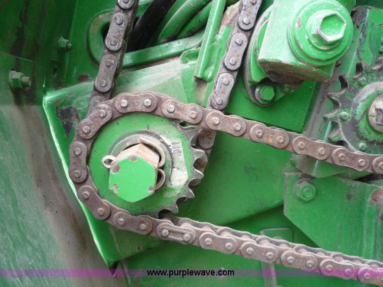 image for item 2950 2005 John Deere 567 round baler