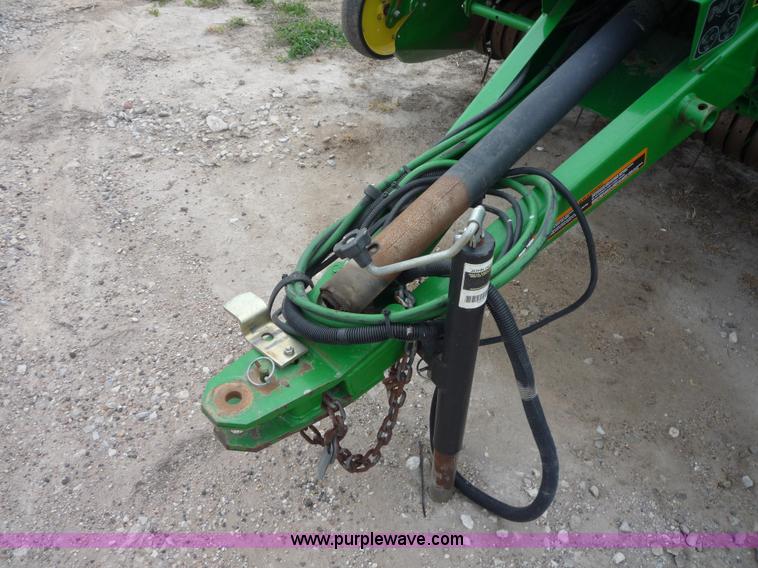 image for item 2950 2005 John Deere 567 round baler