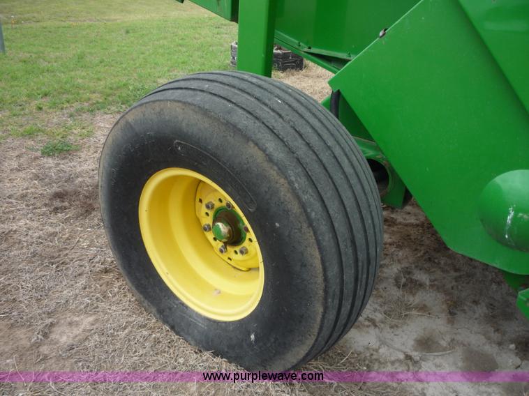 image for item 2950 2005 John Deere 567 round baler