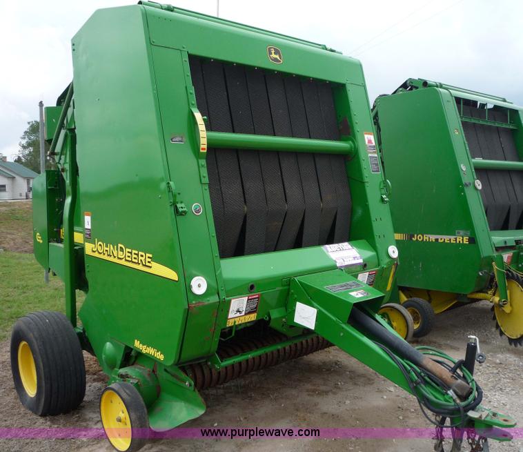 image for item 2950 2005 John Deere 567 round baler