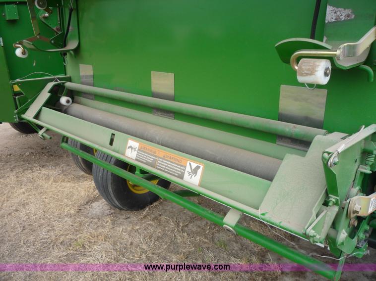 image for item 2950 2005 John Deere 567 round baler