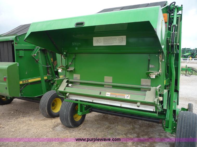 image for item 2950 2005 John Deere 567 round baler