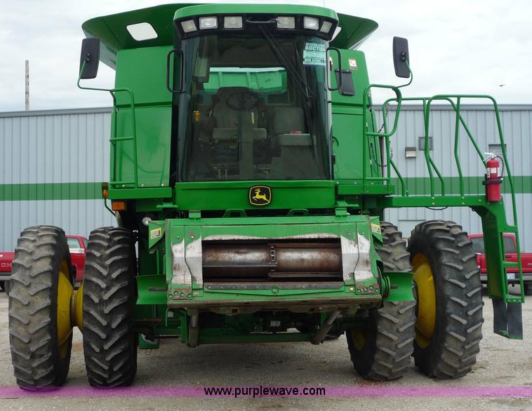 image for item 2952 2005 John Deere 9760 STS combine