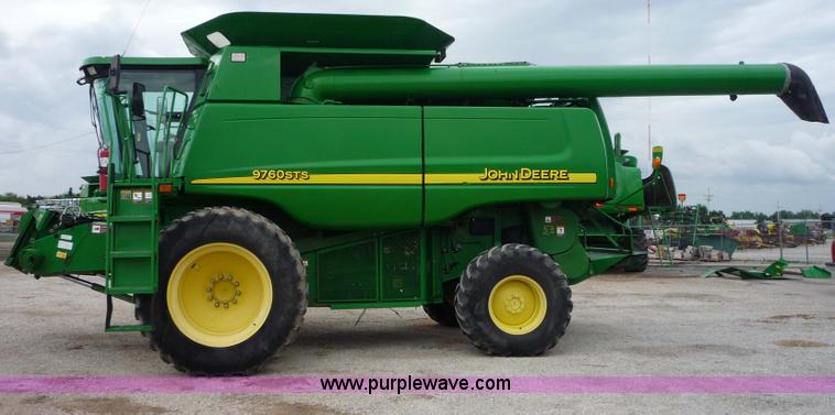 image for item 2952 2005 John Deere 9760 STS combine
