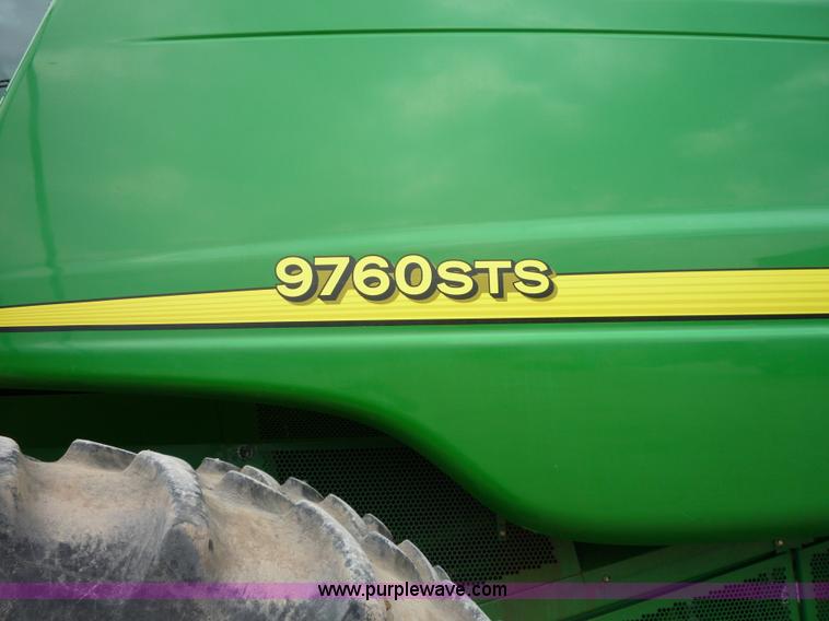 image for item 2952 2005 John Deere 9760 STS combine