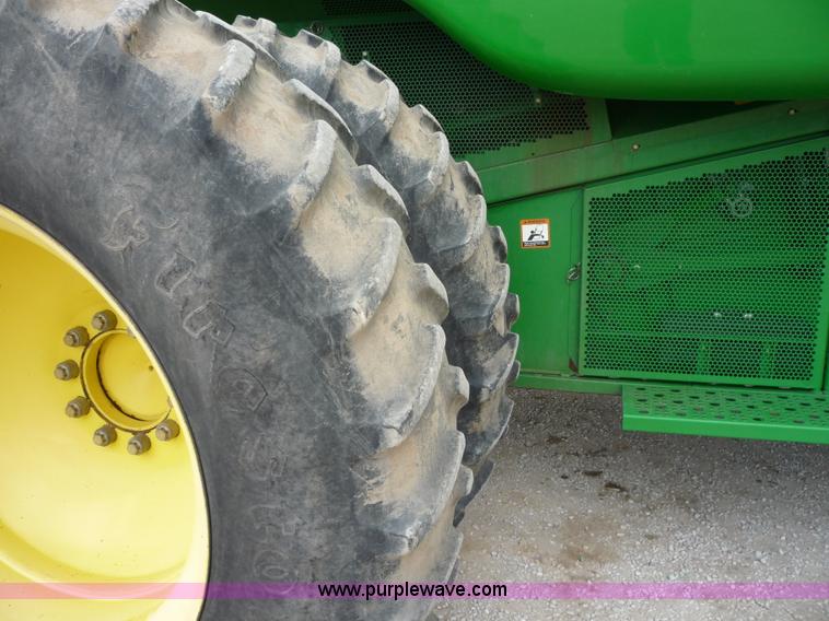 image for item 2952 2005 John Deere 9760 STS combine