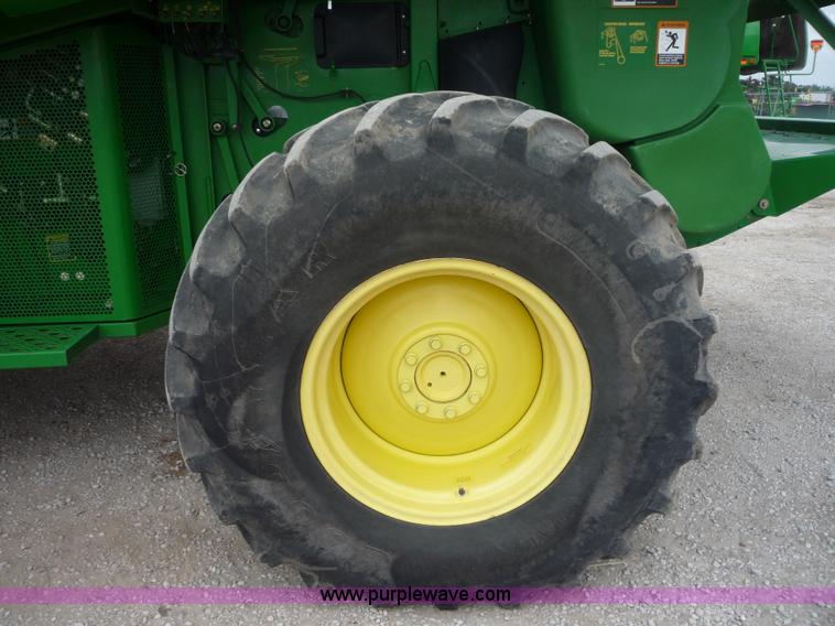 image for item 2952 2005 John Deere 9760 STS combine