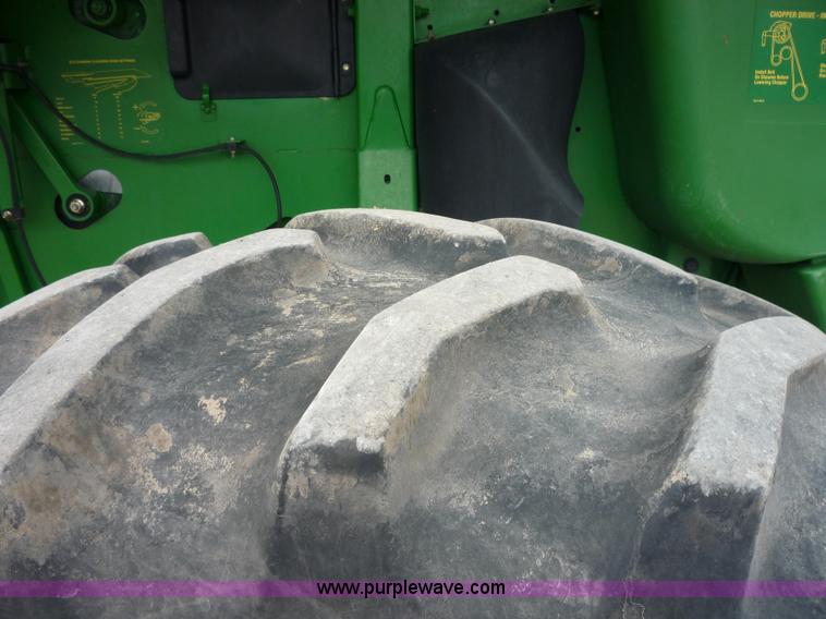 image for item 2952 2005 John Deere 9760 STS combine