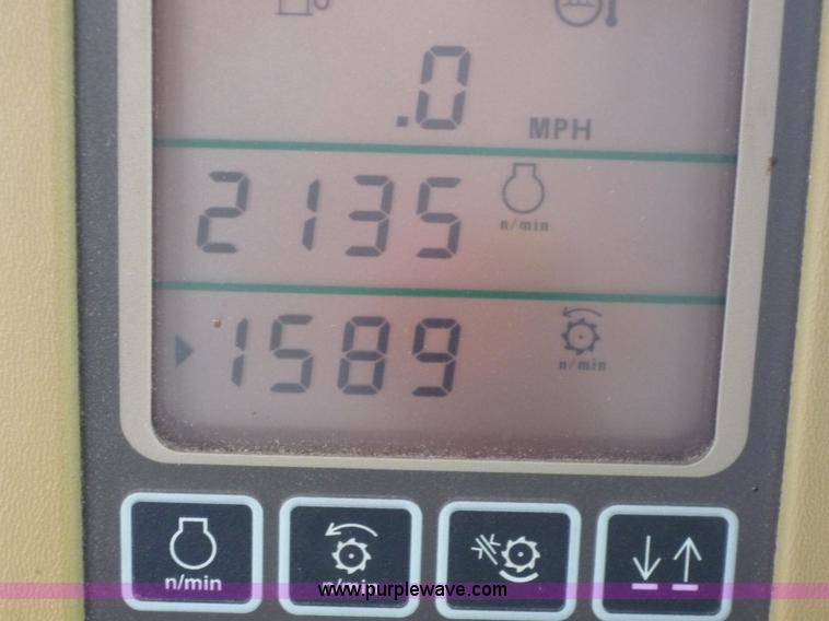 image for item 2952 2005 John Deere 9760 STS combine