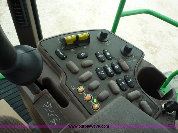 image for item 2952 2005 John Deere 9760 STS combine