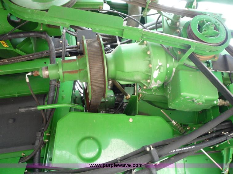 image for item 2952 2005 John Deere 9760 STS combine