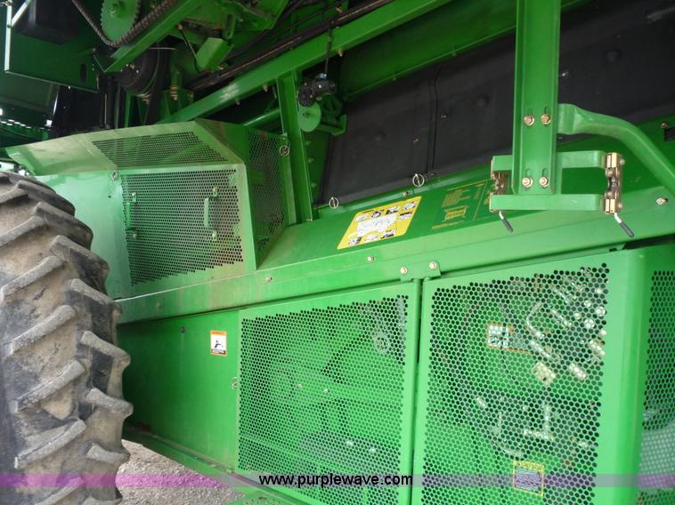image for item 2952 2005 John Deere 9760 STS combine