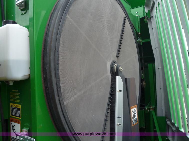 image for item 2952 2005 John Deere 9760 STS combine