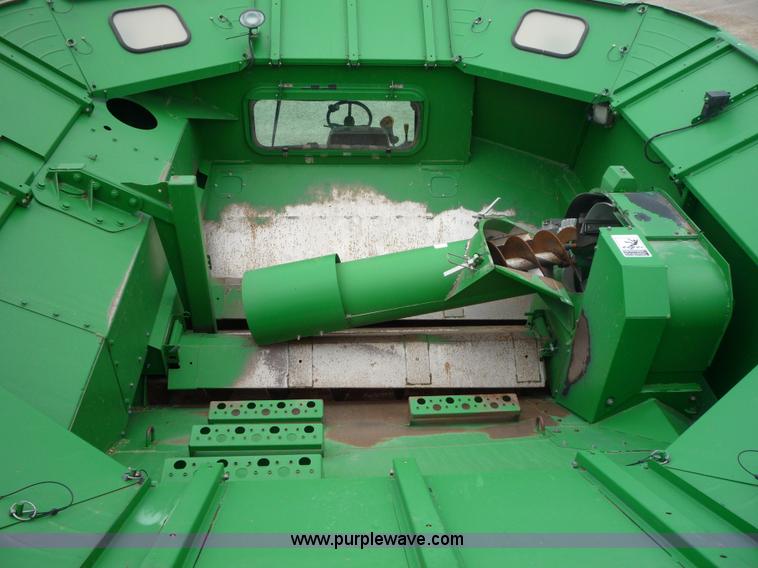 image for item 2952 2005 John Deere 9760 STS combine