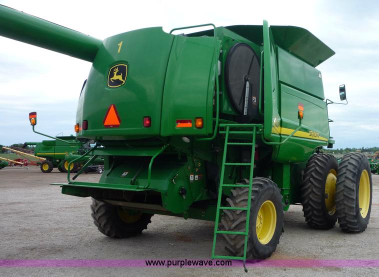 image for item 2952 2005 John Deere 9760 STS combine