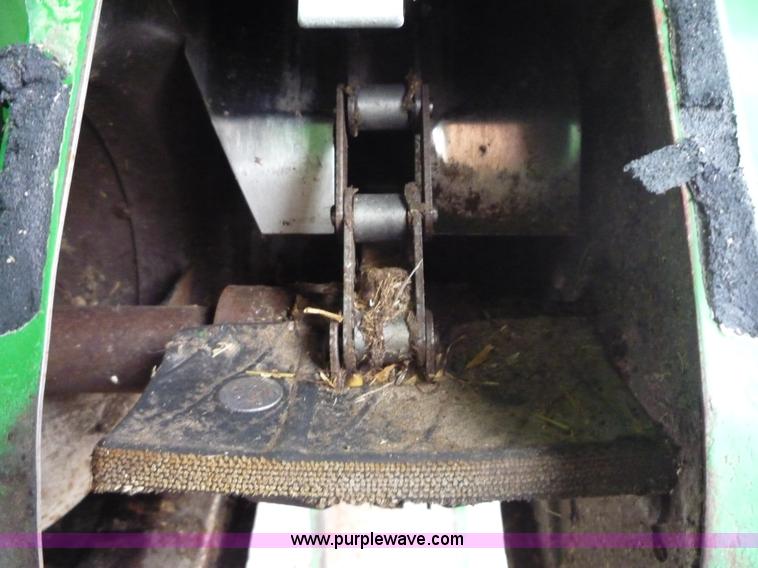 image for item 2952 2005 John Deere 9760 STS combine