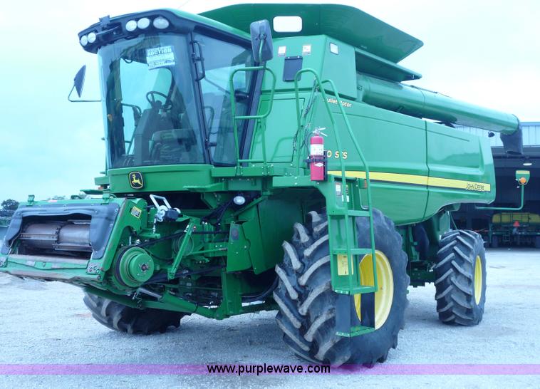 image for item 2953 2008 John Deere 9670 STS combine