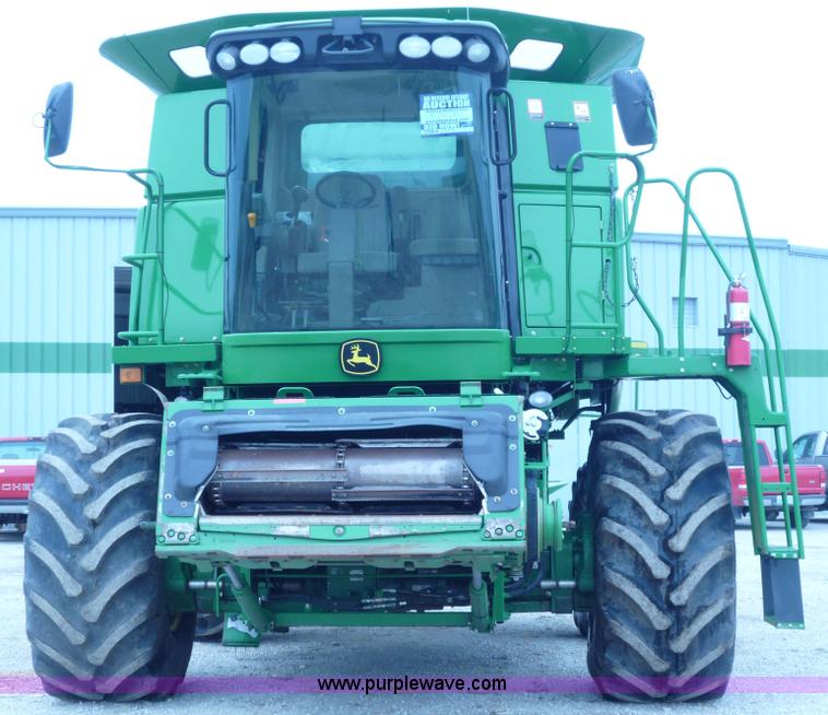 image for item 2953 2008 John Deere 9670 STS combine
