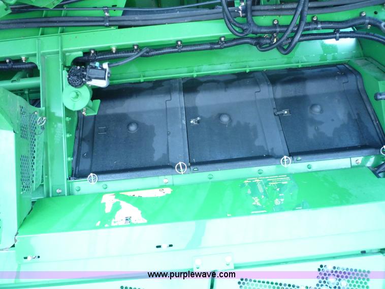 image for item 2953 2008 John Deere 9670 STS combine