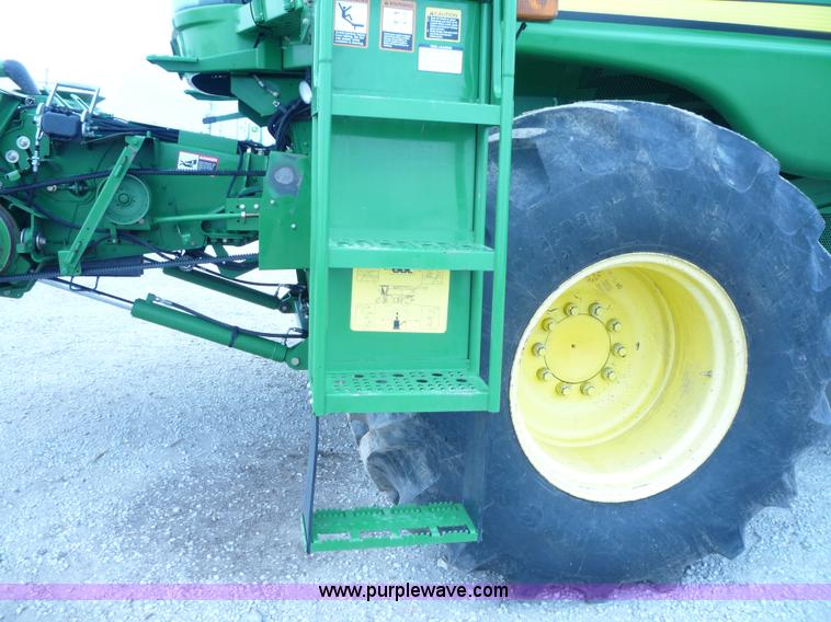 image for item 2953 2008 John Deere 9670 STS combine