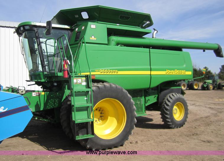image for item 2961 2004 John Deere 9660 STS combine