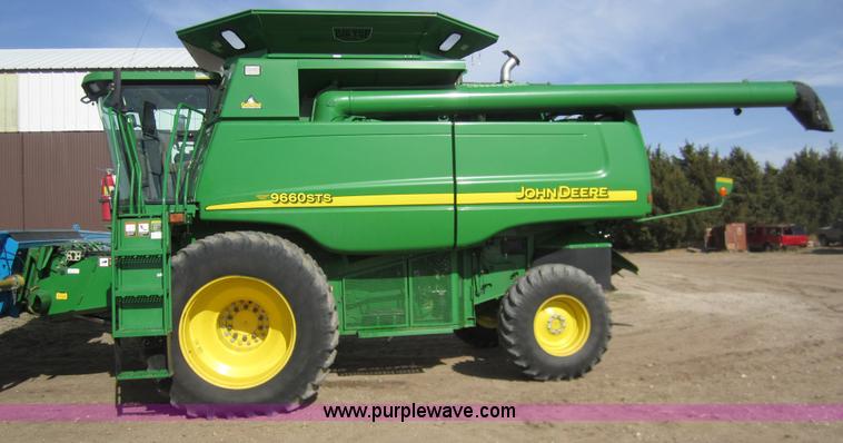 image for item 2961 2004 John Deere 9660 STS combine