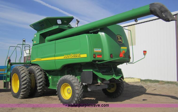 image for item 2961 2004 John Deere 9660 STS combine