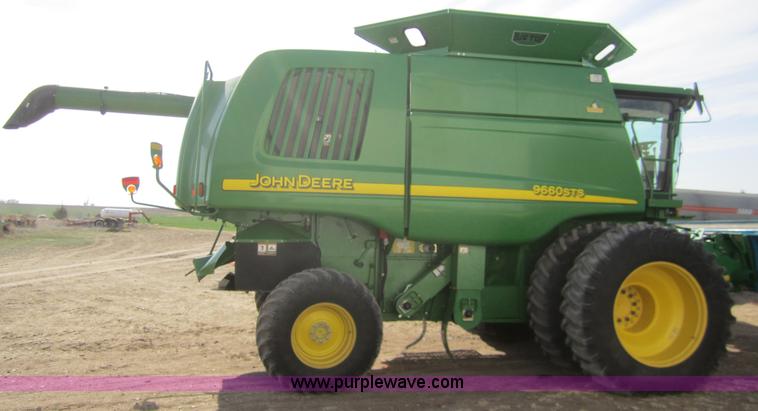 image for item 2961 2004 John Deere 9660 STS combine