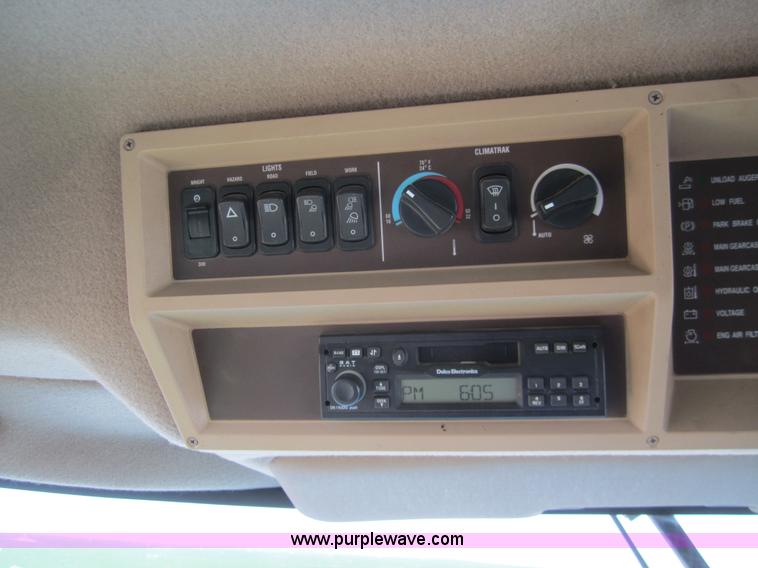 image for item 2961 2004 John Deere 9660 STS combine