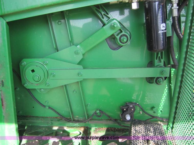 image for item 2961 2004 John Deere 9660 STS combine
