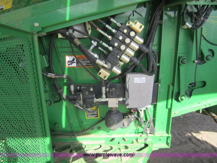 image for item 2961 2004 John Deere 9660 STS combine