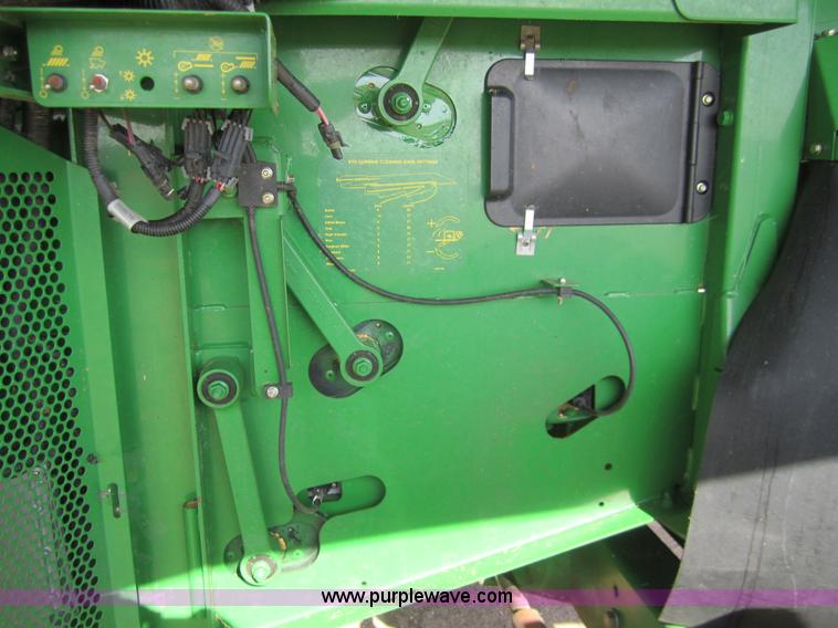 image for item 2961 2004 John Deere 9660 STS combine