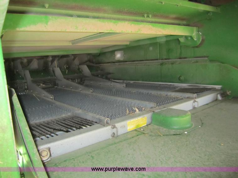 image for item 2961 2004 John Deere 9660 STS combine