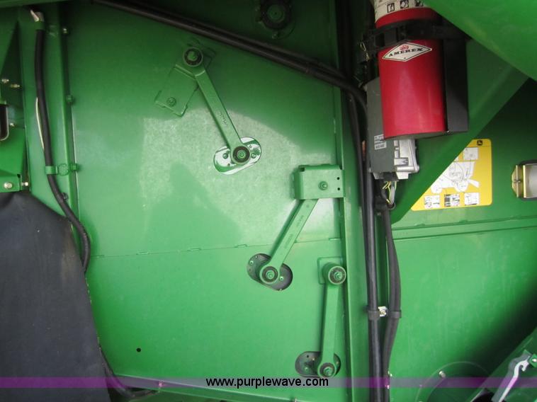 image for item 2961 2004 John Deere 9660 STS combine