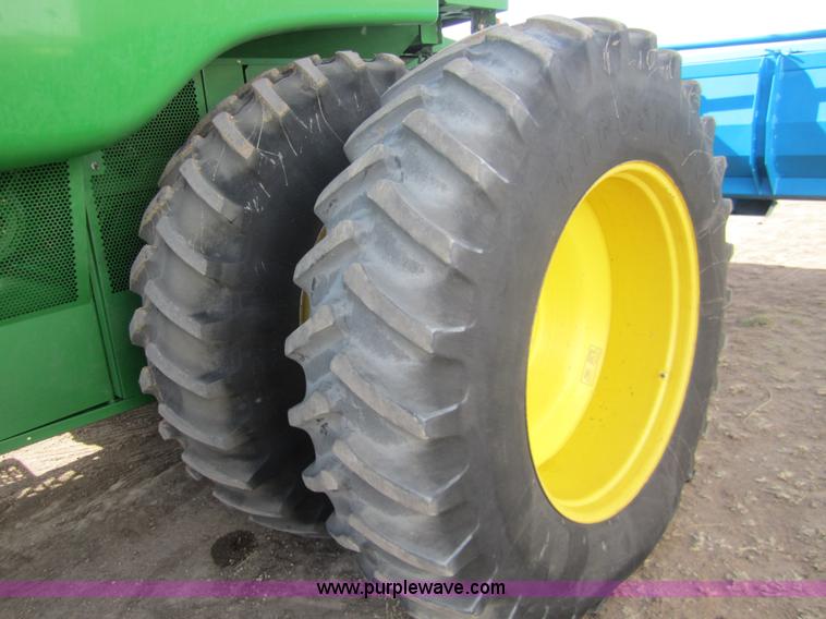 image for item 2961 2004 John Deere 9660 STS combine