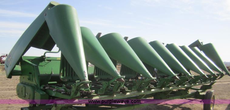 image for item 2963 2007 John Deere 893 8 row corn head