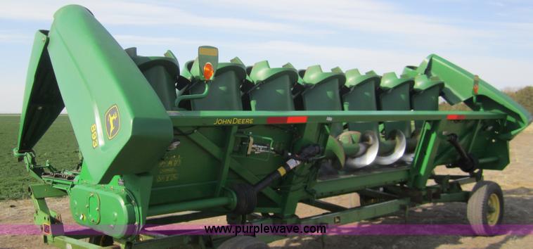 image for item 2963 2007 John Deere 893 8 row corn head