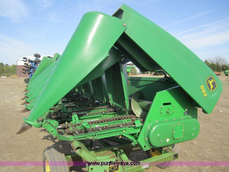 image for item 2963 2007 John Deere 893 8 row corn head