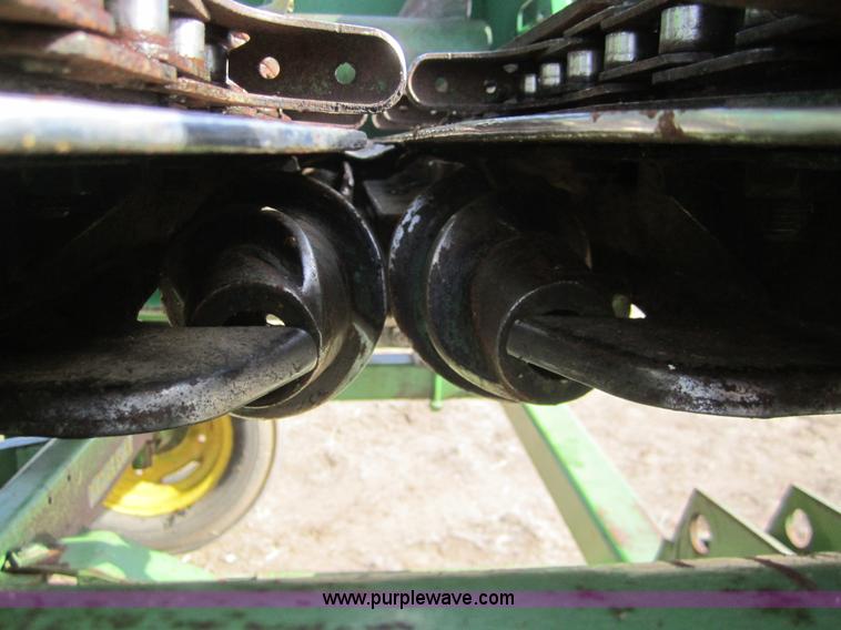 image for item 2963 2007 John Deere 893 8 row corn head