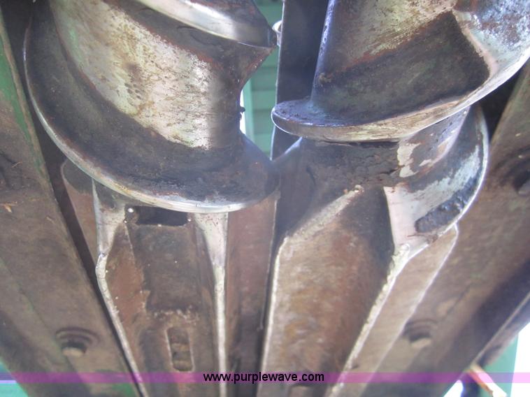 image for item 2963 2007 John Deere 893 8 row corn head