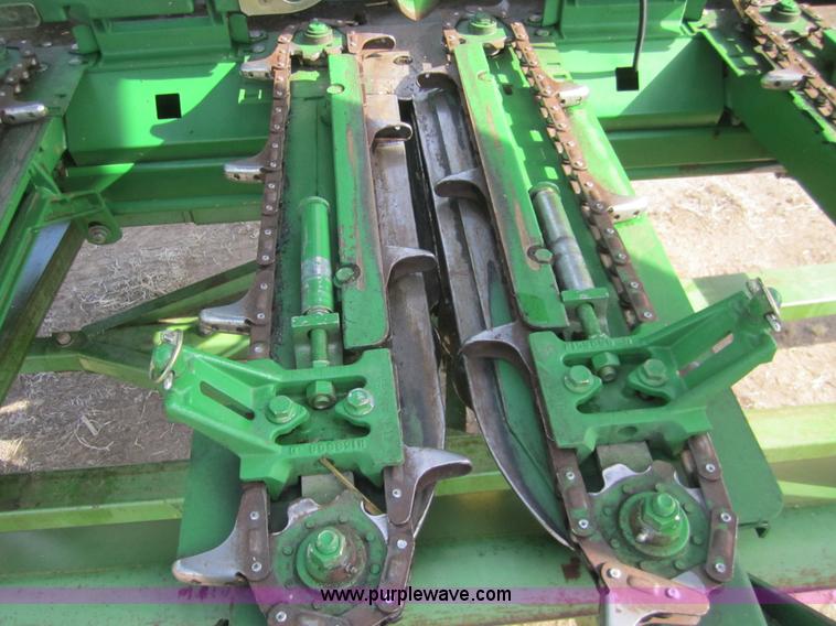 image for item 2963 2007 John Deere 893 8 row corn head