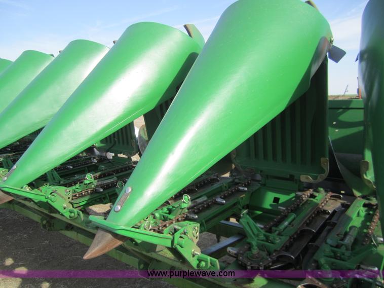 image for item 2963 2007 John Deere 893 8 row corn head