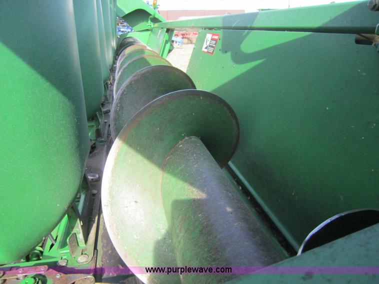 image for item 2963 2007 John Deere 893 8 row corn head