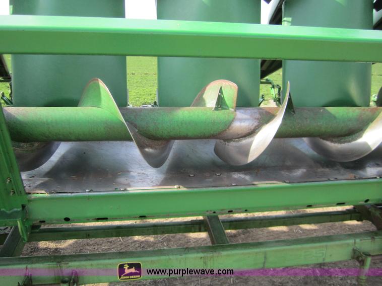 image for item 2963 2007 John Deere 893 8 row corn head